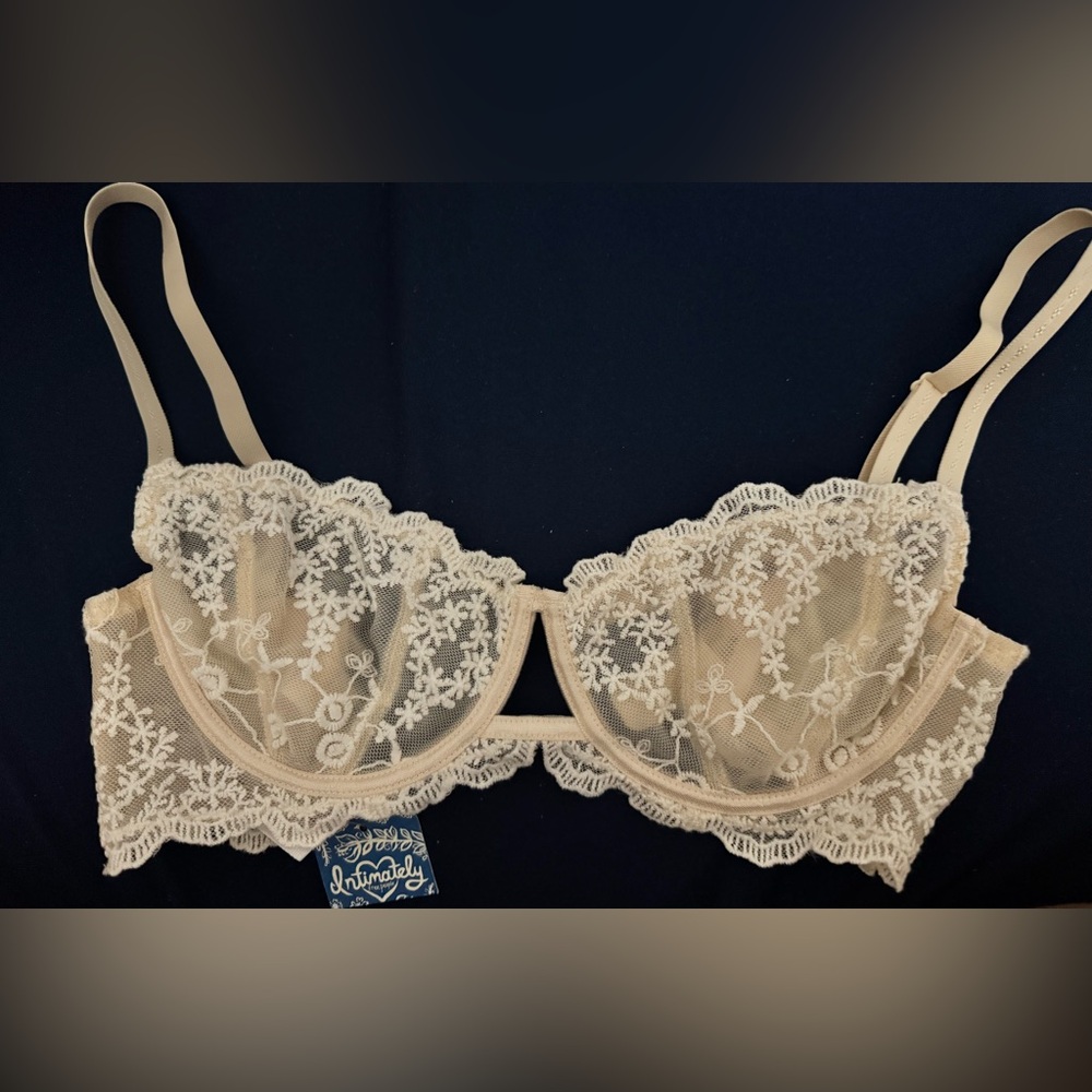 Intimately FREE PEOPLE Lace Underwire Bra New NWT Nude / Beige Unlined 32c